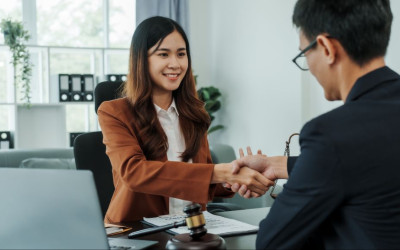 Pros and Cons of Hiring a Workers’ Comp Attorney